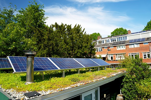 Begrüntes Dach mit Photovoltaikanlage