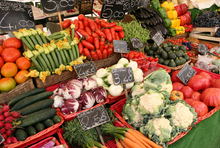 Marktstand mit Gemüse